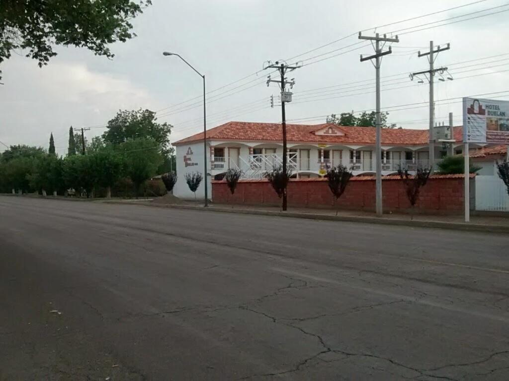 Hotel Dublan Inn Nuevo Casas Grandes Exteriör bild
